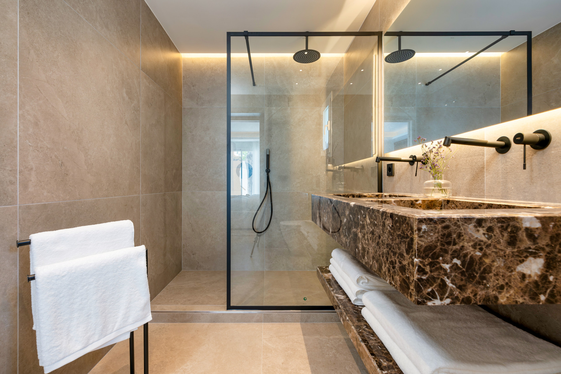 Renovated Villa with Private Pool · Photo 19
