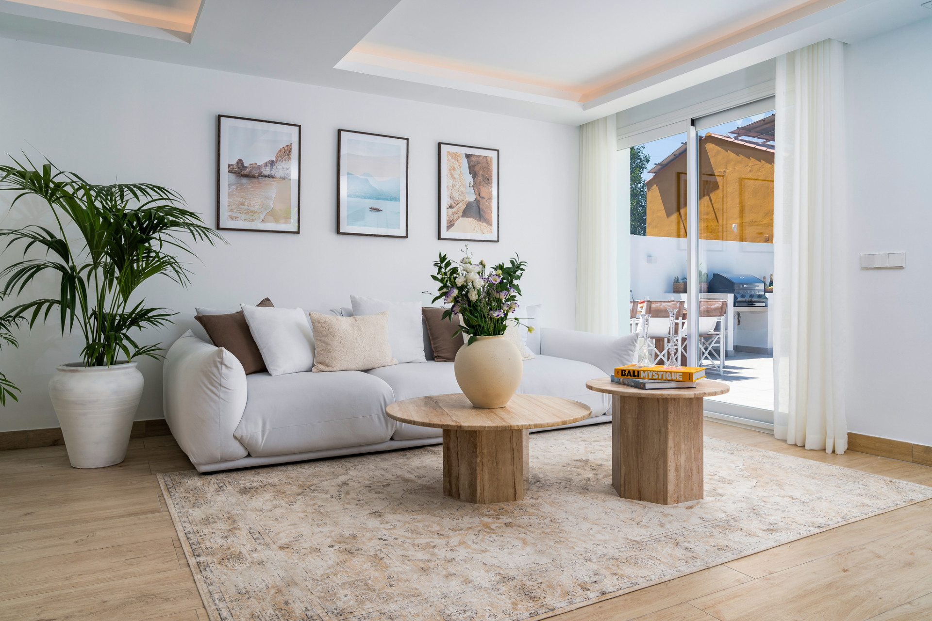 Renovated Villa with Private Pool · Photo 8