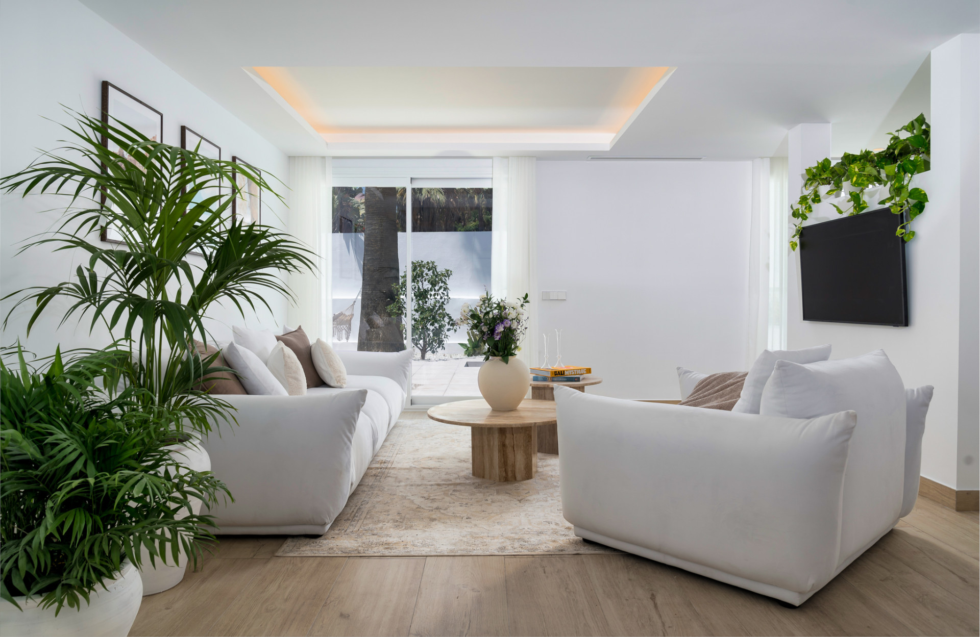Renovated Villa with Private Pool · Photo 9