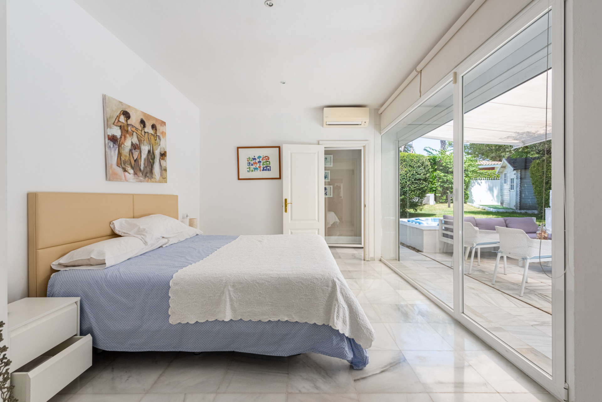 Elegant Semi-Detached Beachside Villa · Photo 15