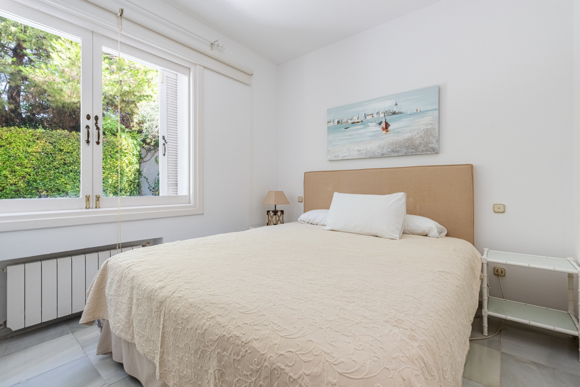 Elegant Semi-Detached Beachside Villa · Photo 13