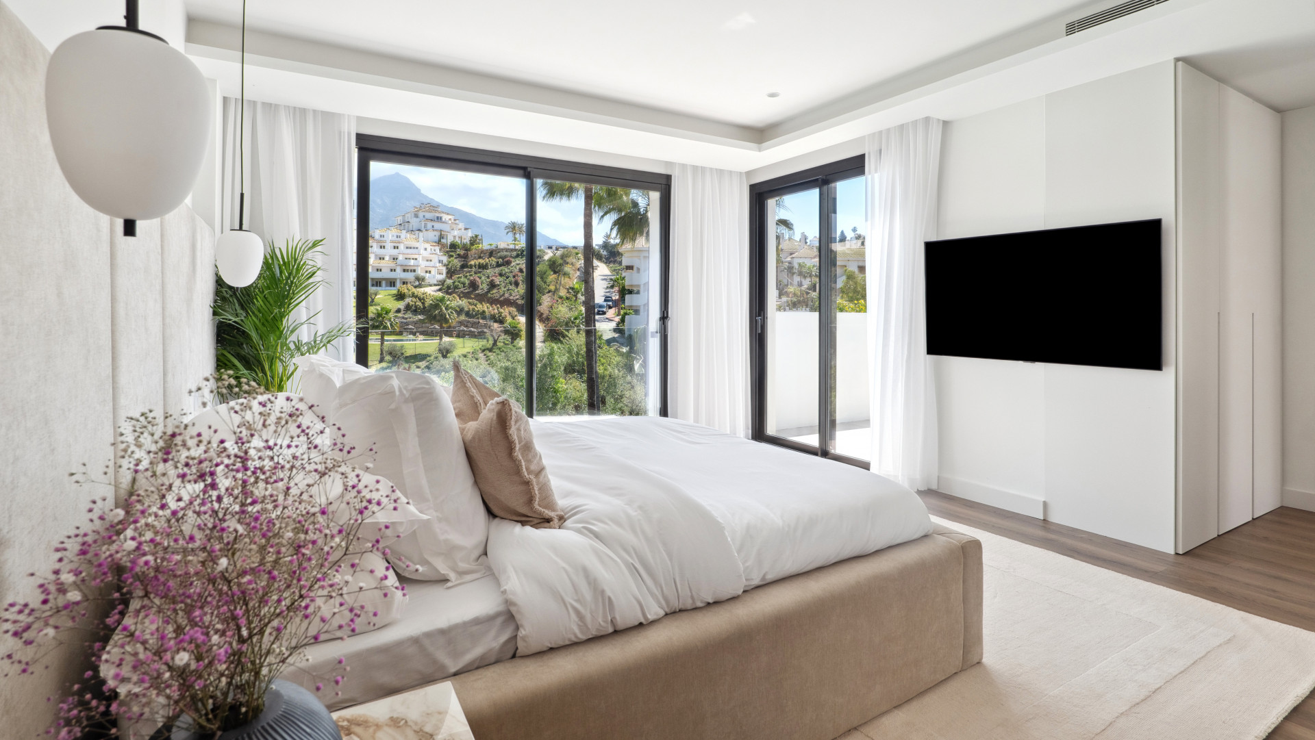 Contemporary Villa with Stunning Views · Photo 16