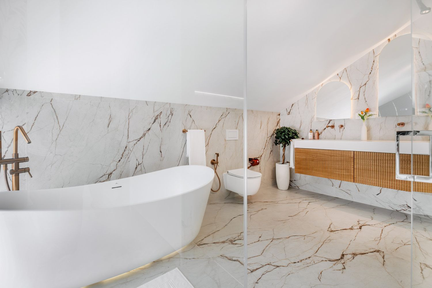 Duplex Penthouse with Panoramic Views · Photo 17
