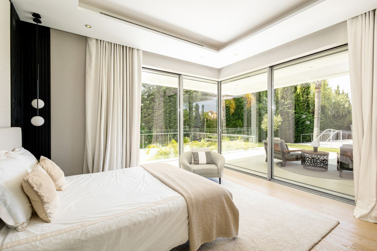 Modern Villa with Panoramic Views · Photo 18
