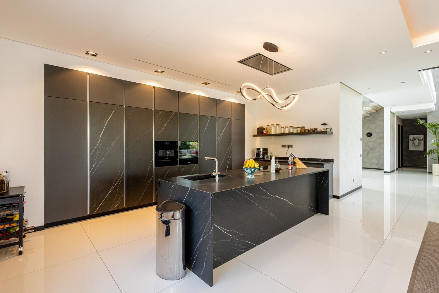 Modern Villa with Panoramic Views · Photo 13