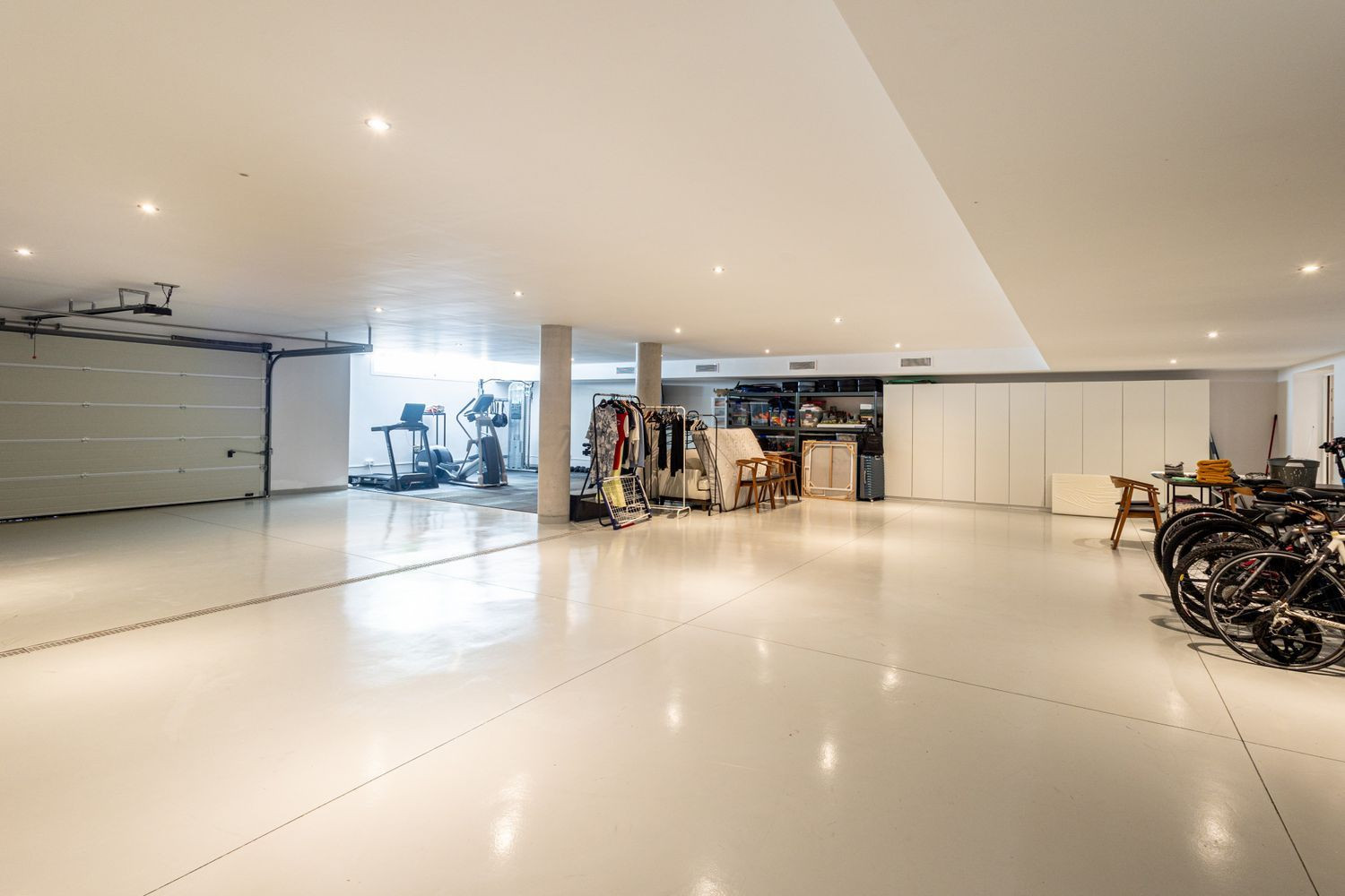 Modern Villa with Panoramic Views · Photo 24