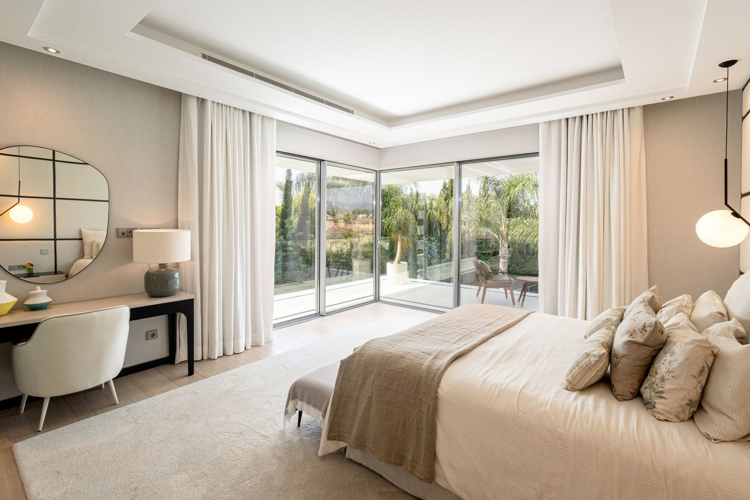 Modern Villa with Panoramic Views · Photo 16