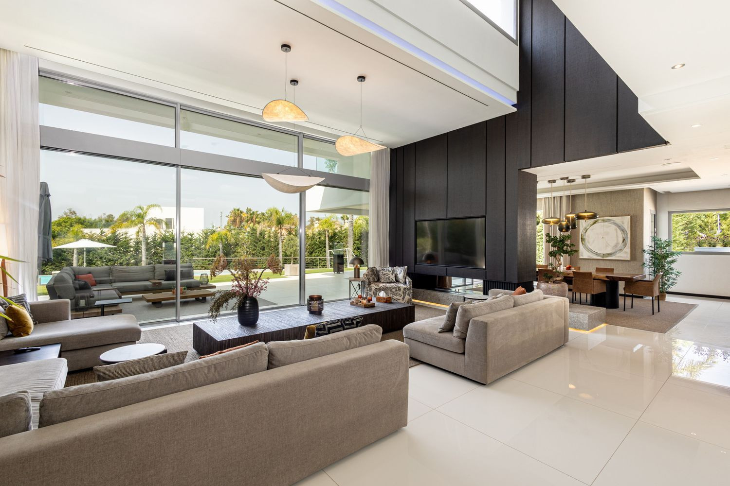 Modern Villa with Panoramic Views · Photo 8