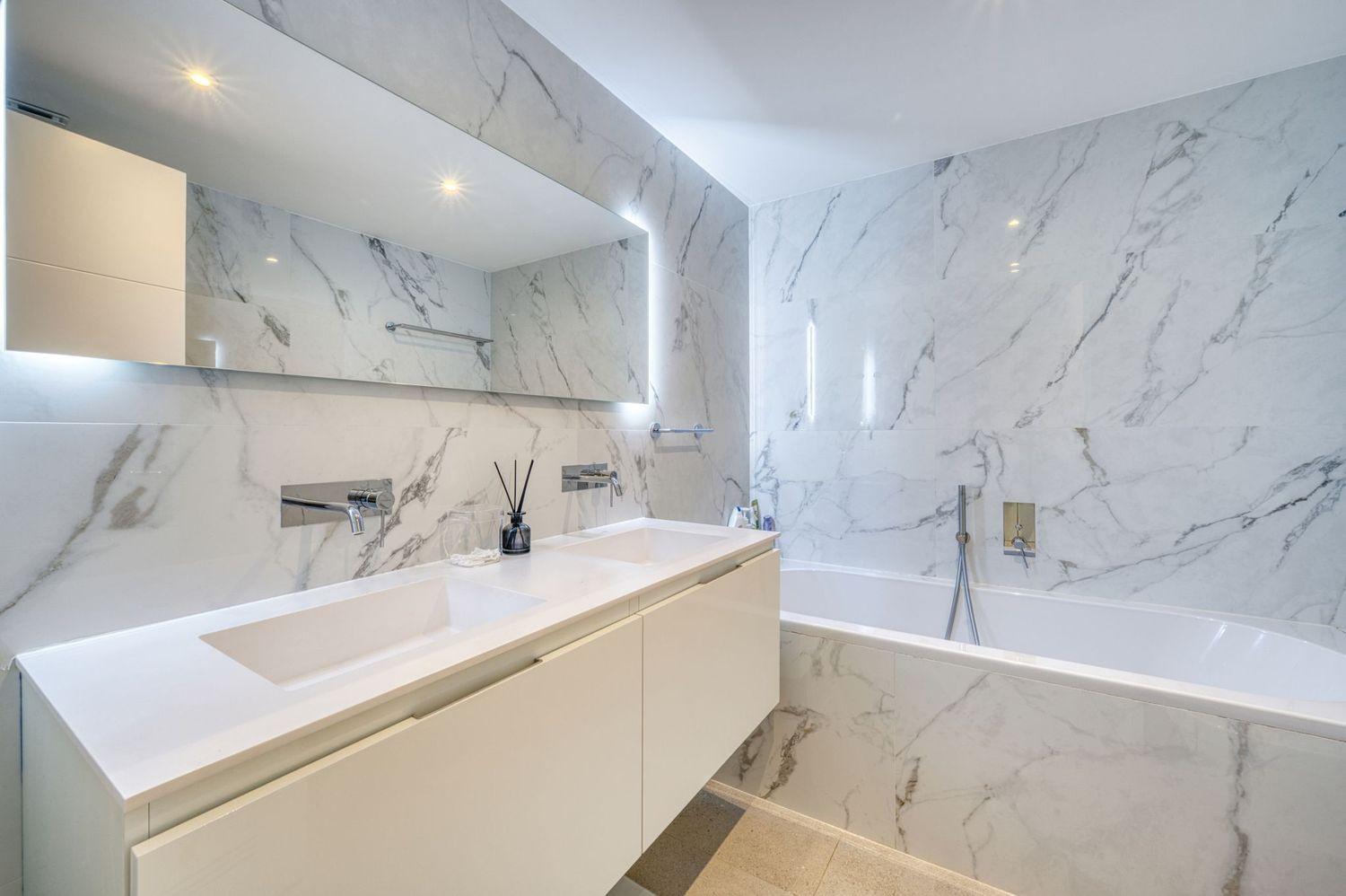 Moderní Penthouse s Výhledem na Hory · Fotografie 18