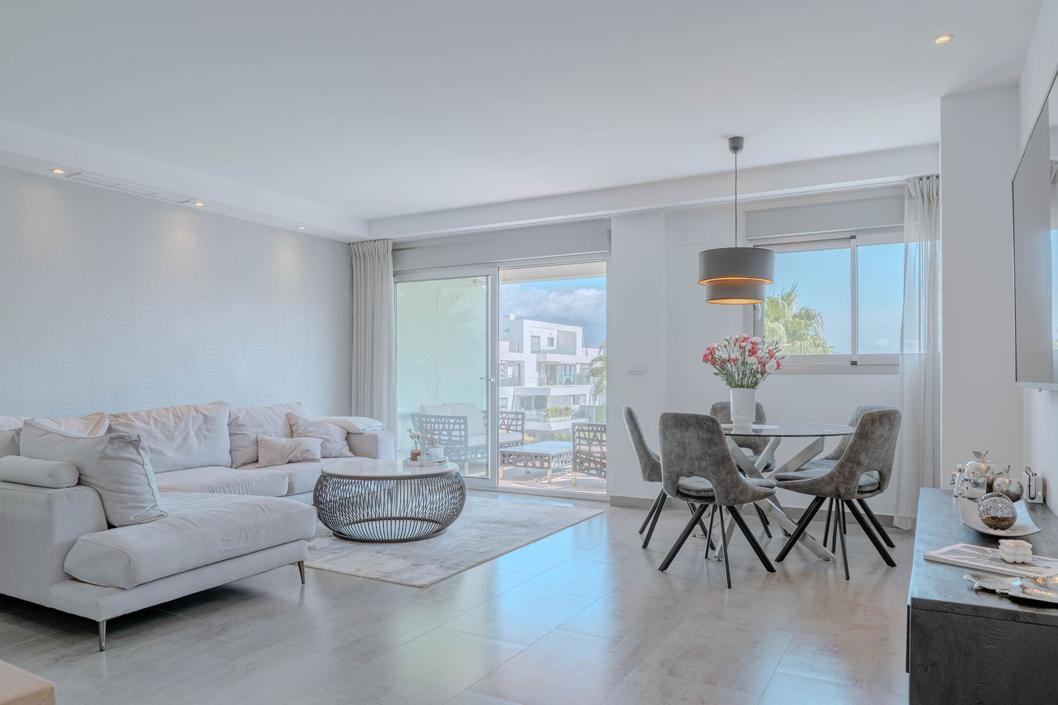 Nowoczesny Apartament z Zachwycającym Widokiem · Zdjęcie 8