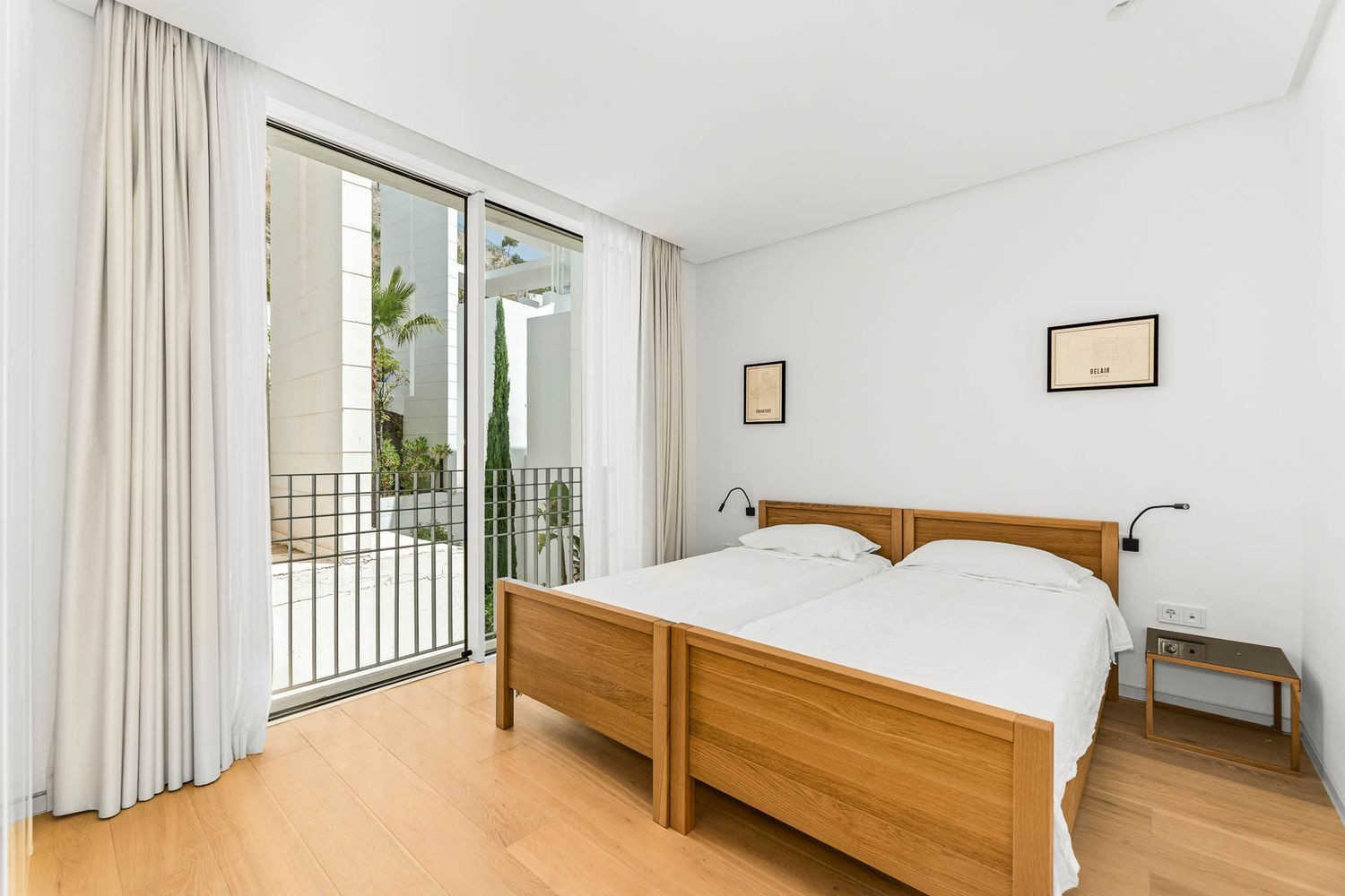 Contemporary Apartment with Panoramic Views · Photo 16