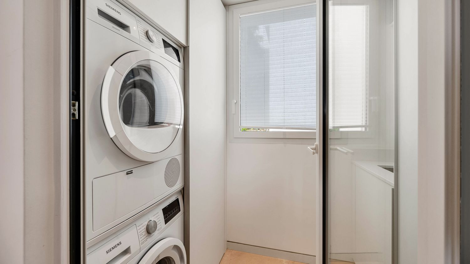 Nowoczesny Apartament z Panoramicznym Widokiem na Morze i Góry · Zdjęcie 17
