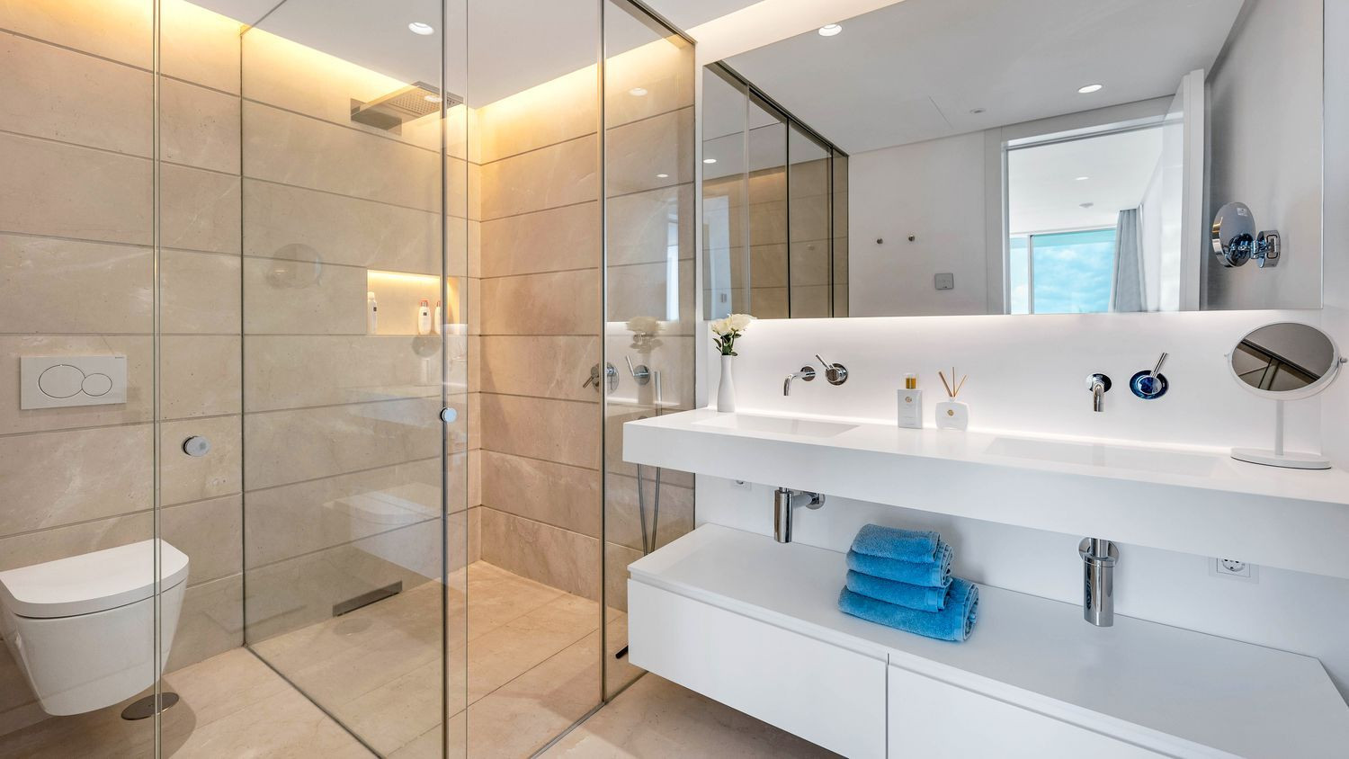 Nowoczesny Apartament z Panoramicznym Widokiem na Morze i Góry · Zdjęcie 16