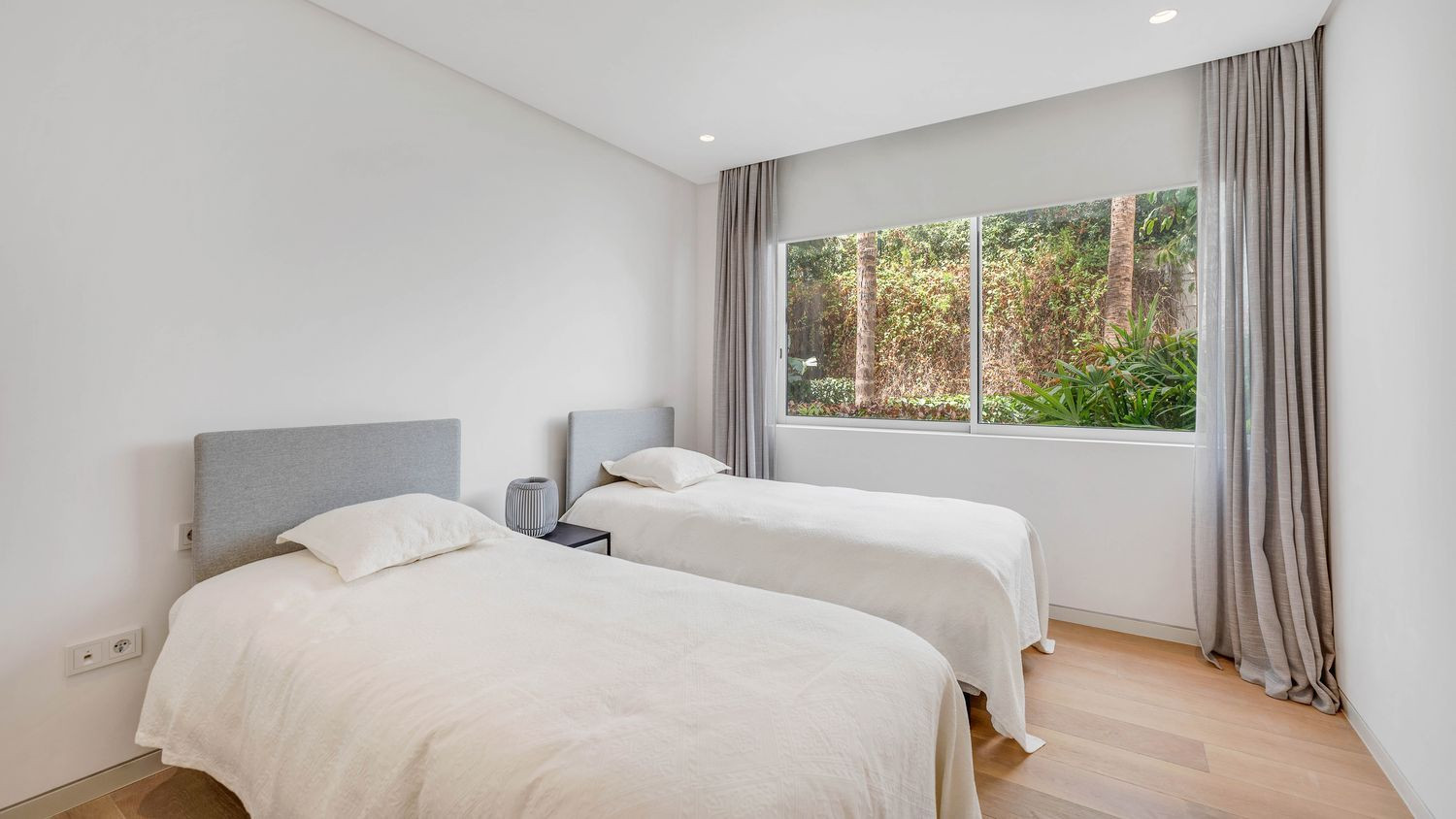Nowoczesny Apartament z Panoramicznym Widokiem na Morze i Góry · Zdjęcie 13