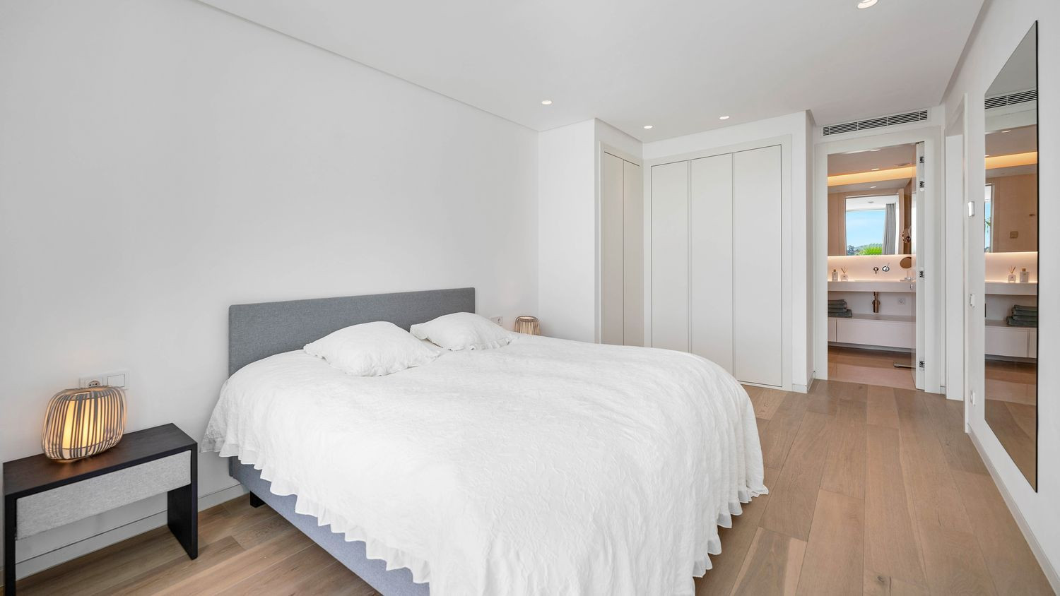 Nowoczesny Apartament z Panoramicznym Widokiem na Morze i Góry · Zdjęcie 12