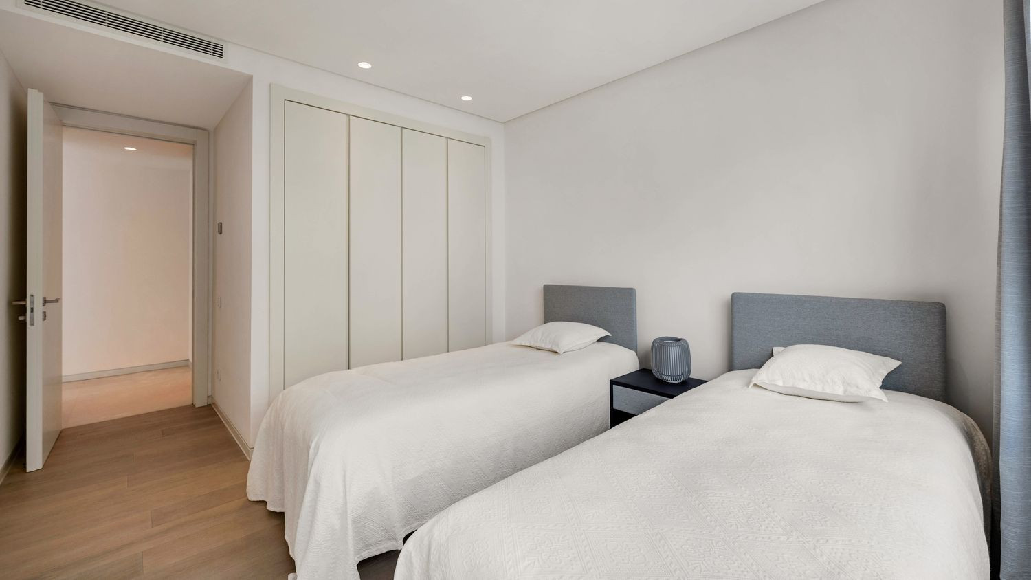 Nowoczesny Apartament z Panoramicznym Widokiem na Morze i Góry · Zdjęcie 14