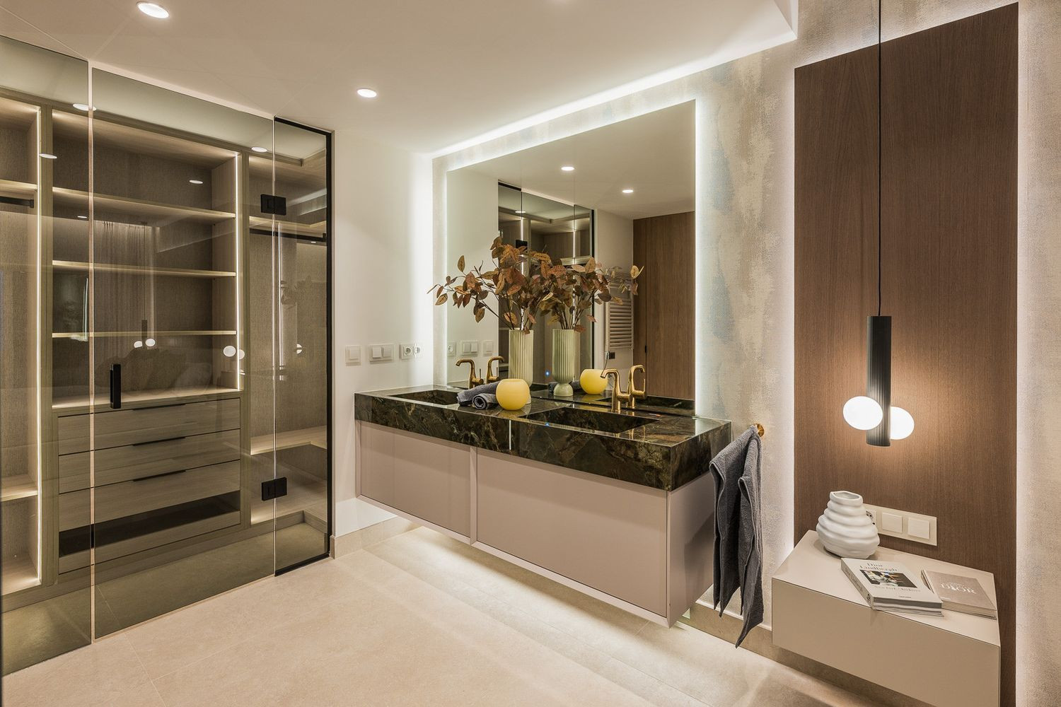 Beachfront Apartment with Sea Views · Photo 17
