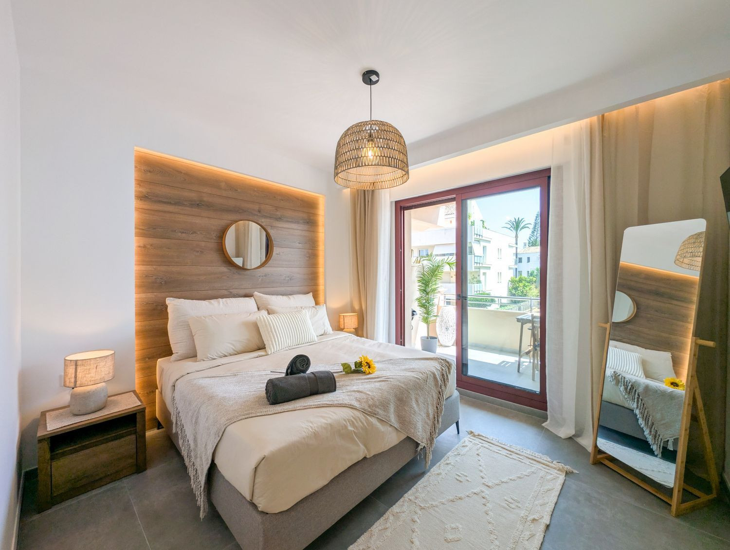 Beachfront Apartment with Sea Views · Photo 13