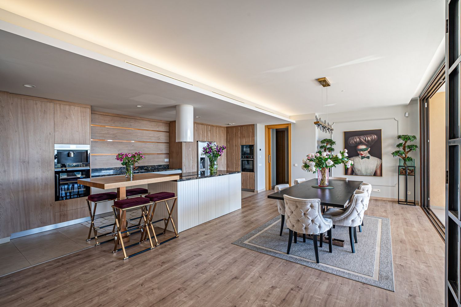 Modern Apartment with Panoramic Views · Photo 12