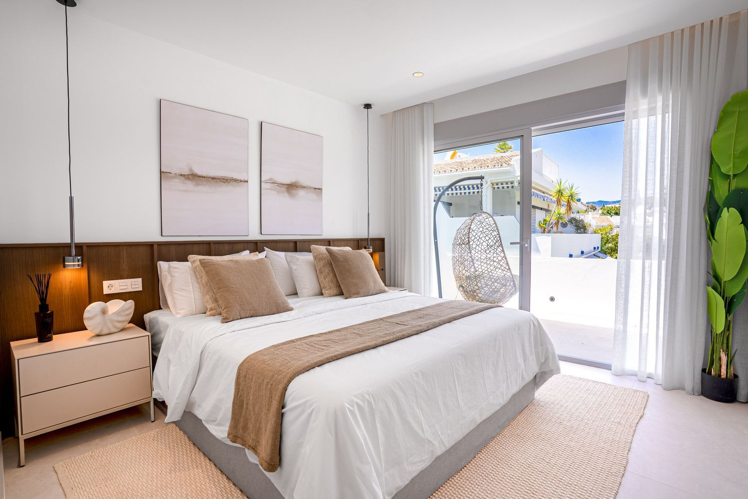 Duplex Penthouse with Panoramic Views · Photo 13