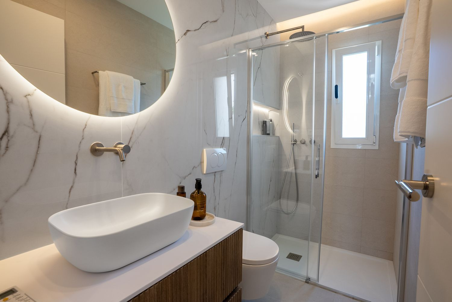 Duplex Penthouse with Panoramic Views · Photo 15