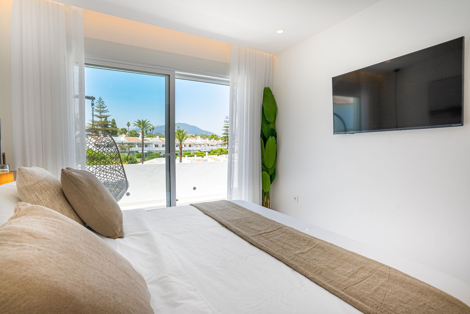 Duplex Penthouse with Panoramic Views · Photo 14