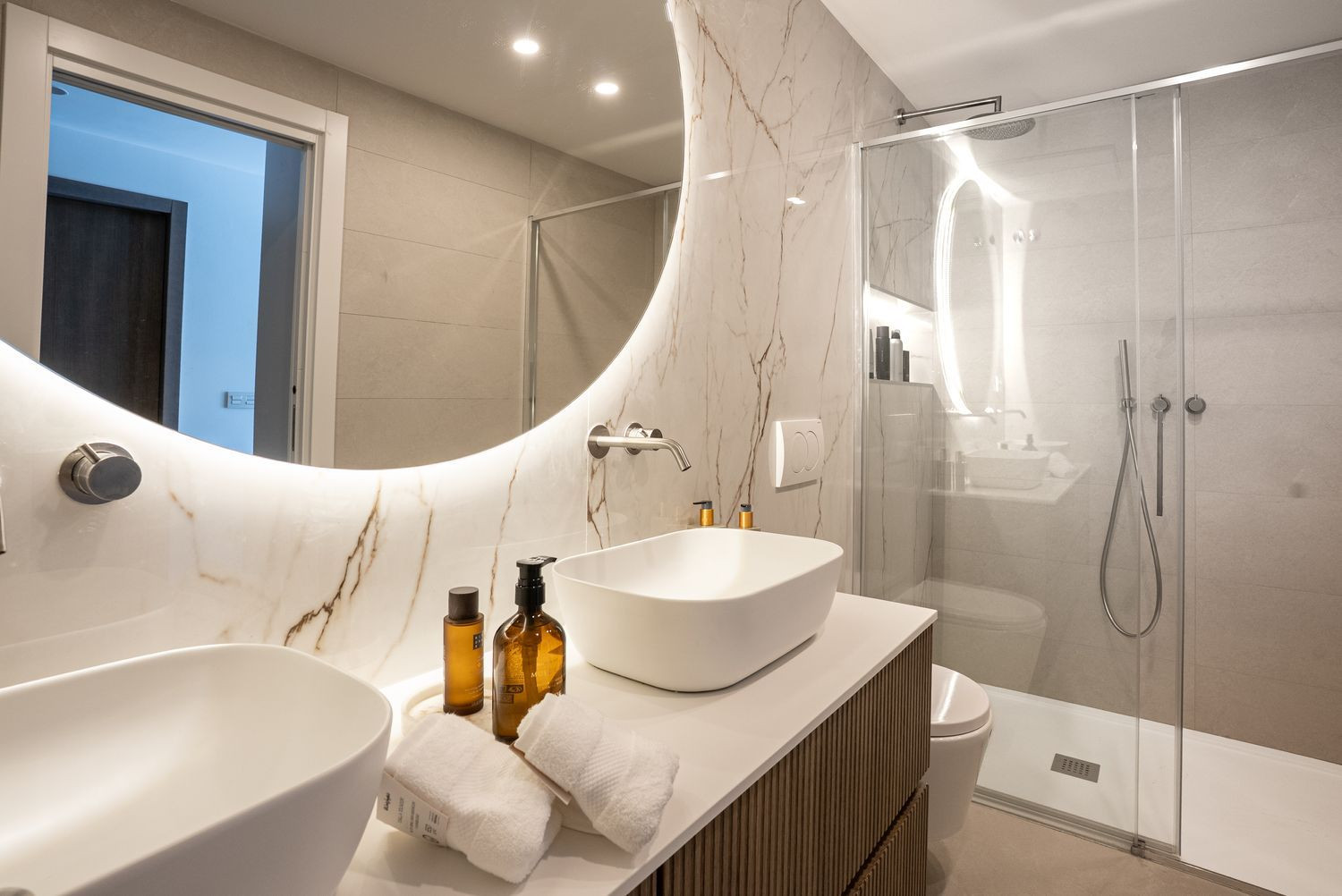 Duplex Penthouse with Panoramic Views · Photo 17