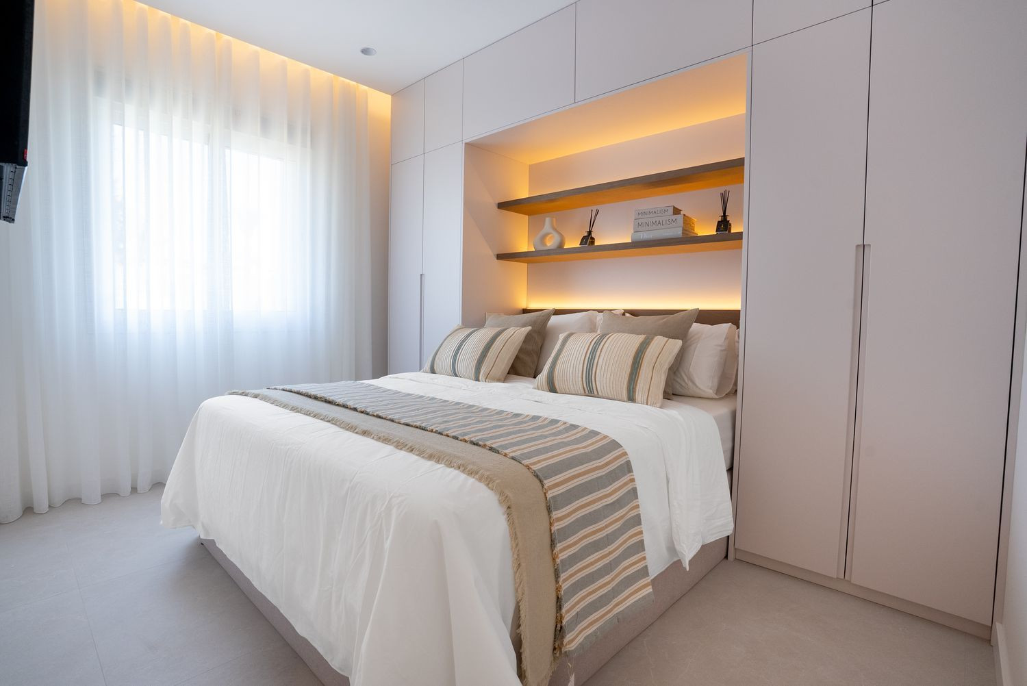Duplex Penthouse with Panoramic Views · Photo 12