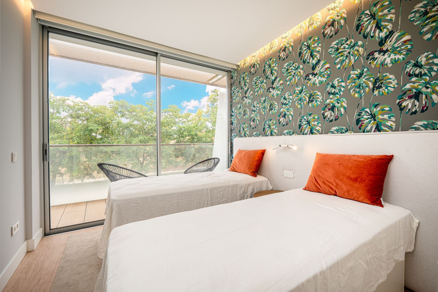 Beachfront Apartment with Sea Views · Photo 13