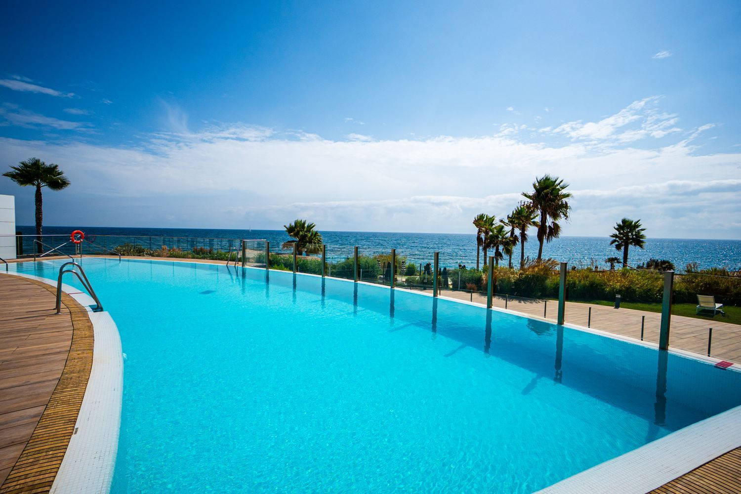 Beachfront Apartment with Sea Views · Photo 19