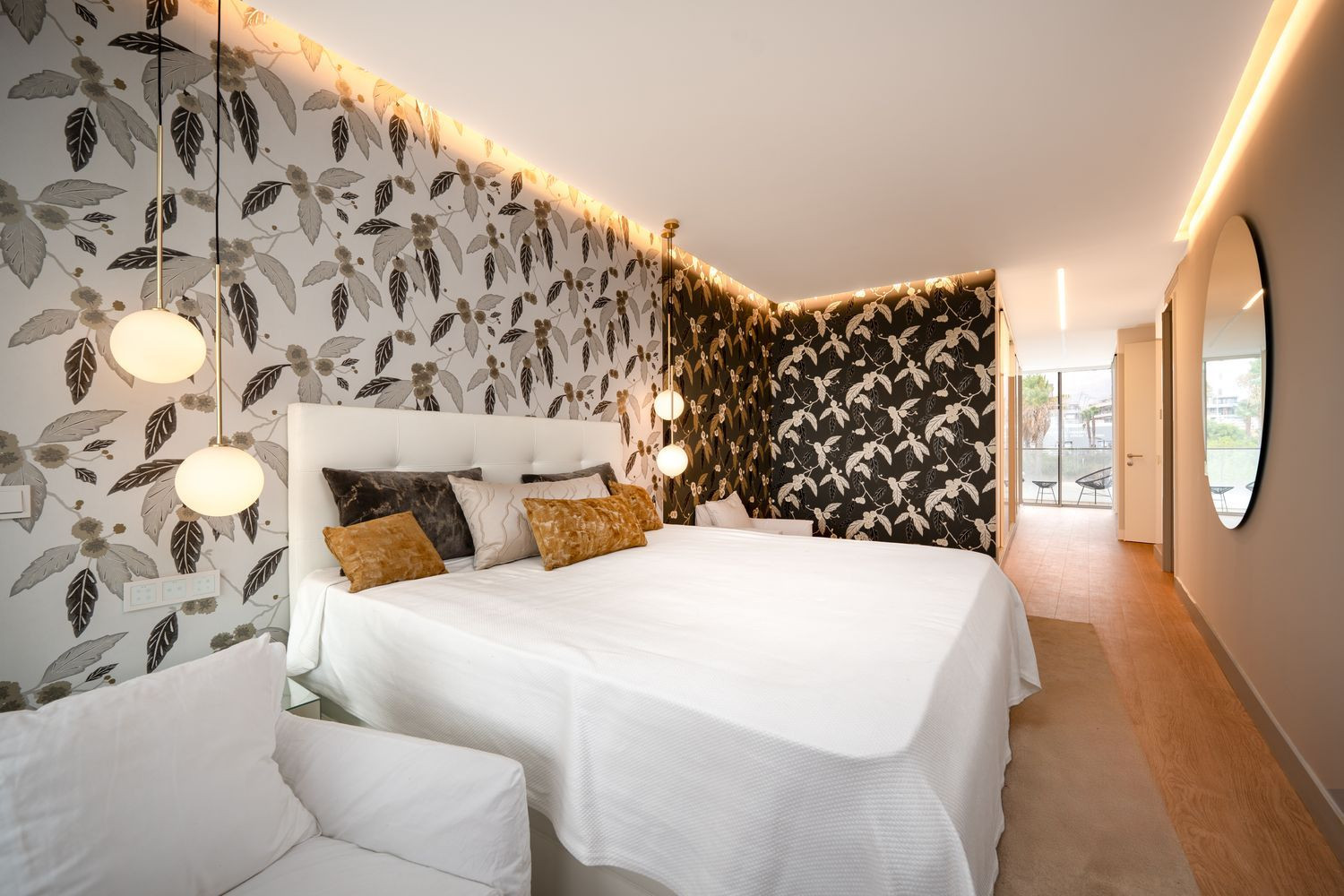 Beachfront Apartment with Sea Views · Photo 9