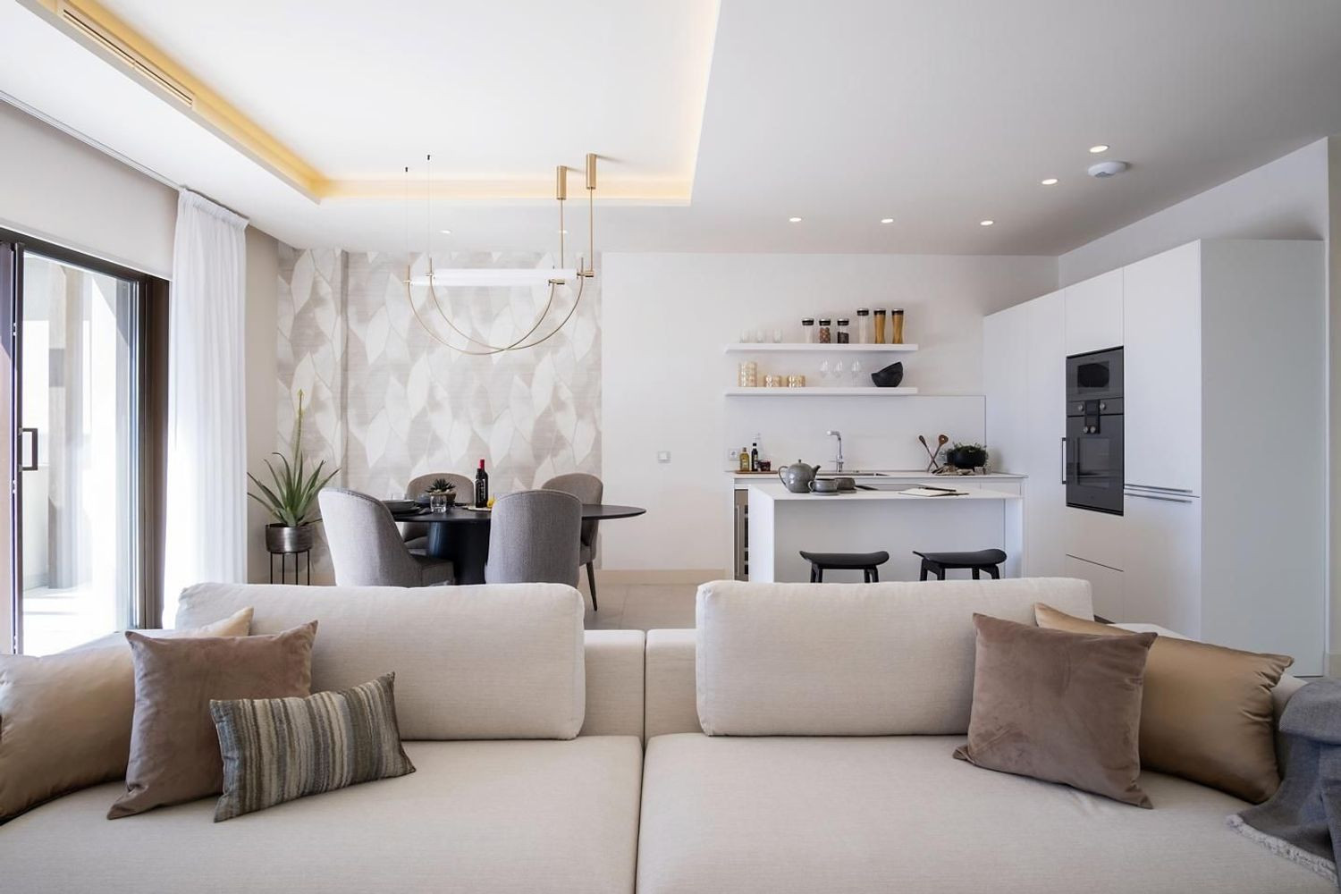 Beachfront Apartment with Sea Views · Photo 8