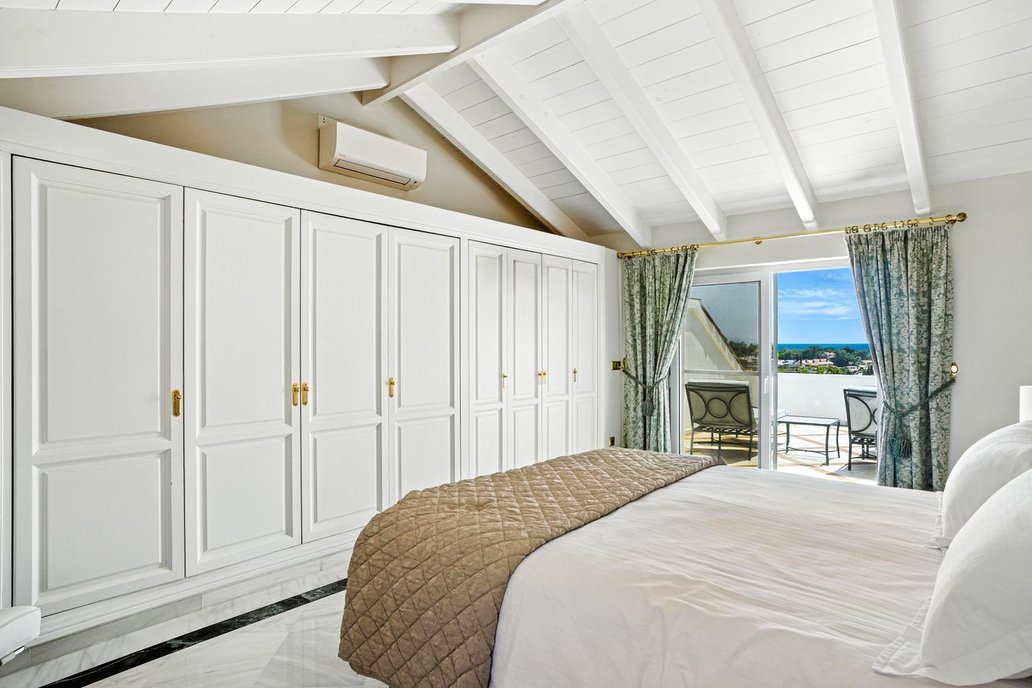 Duplex Penthouse with Sea Views · Photo 15