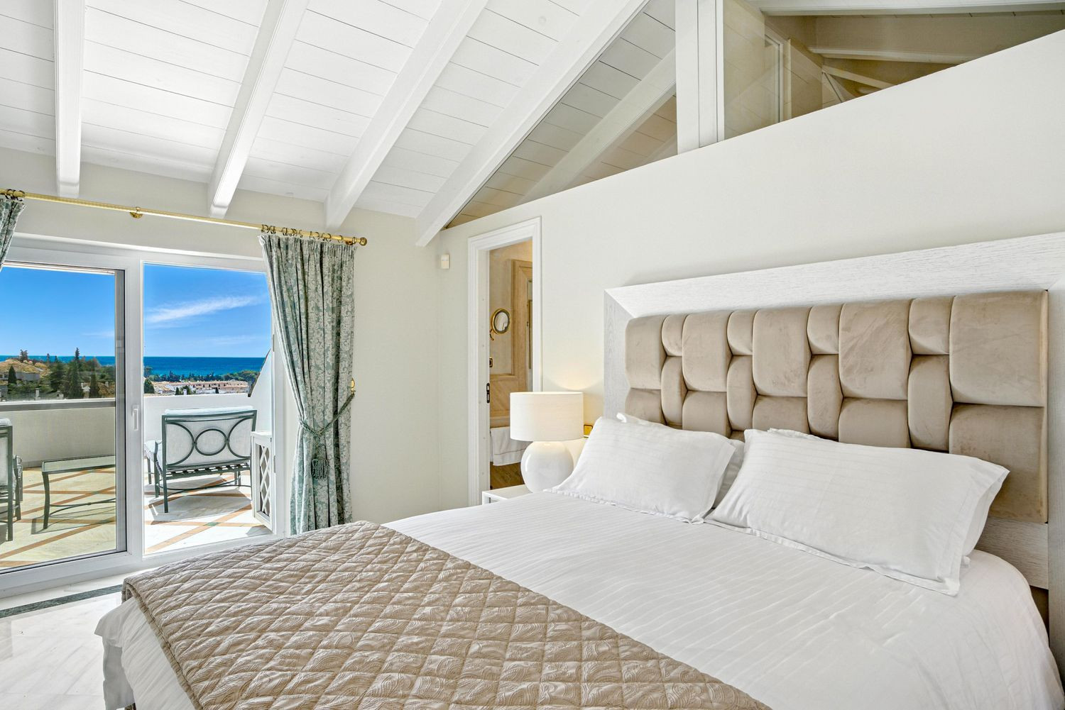Duplex Penthouse with Sea Views · Photo 14