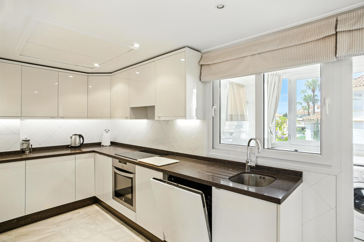 Duplex Penthouse with Sea Views · Photo 11