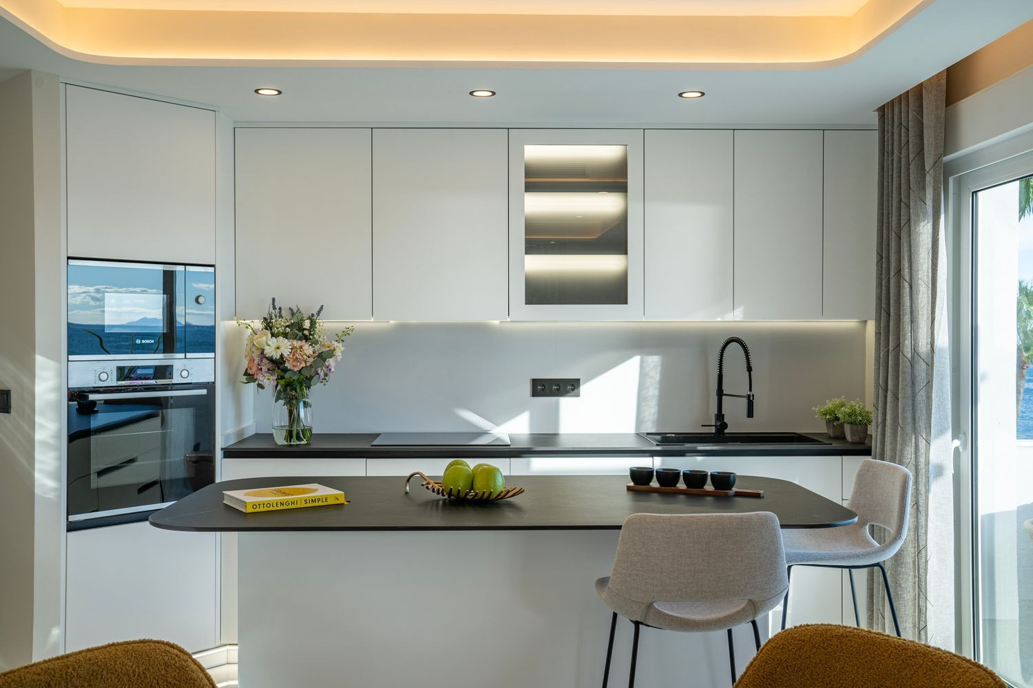 Beachfront Penthouse with Sea Views · Photo 8
