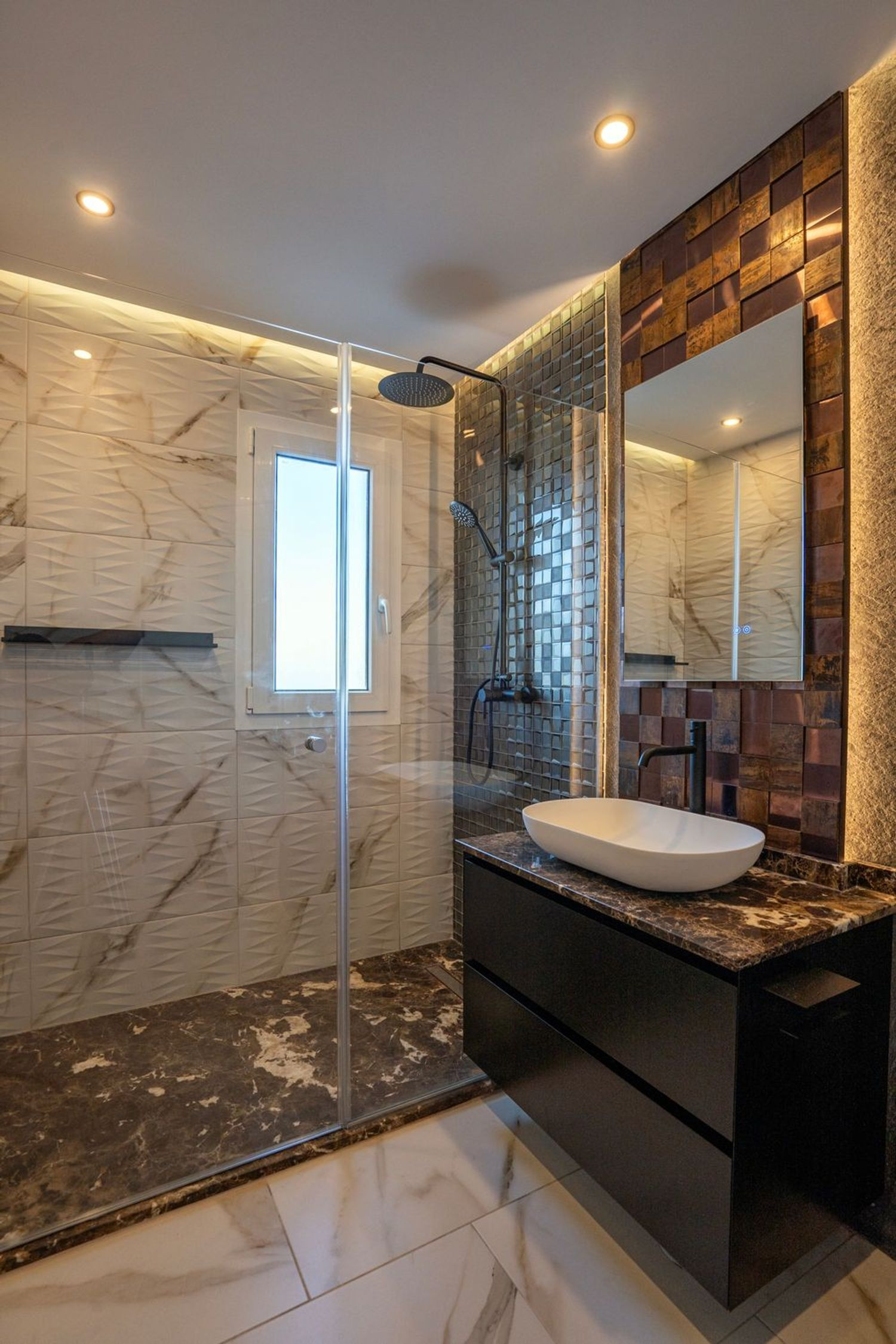 Beachfront Penthouse with Sea Views · Photo 13