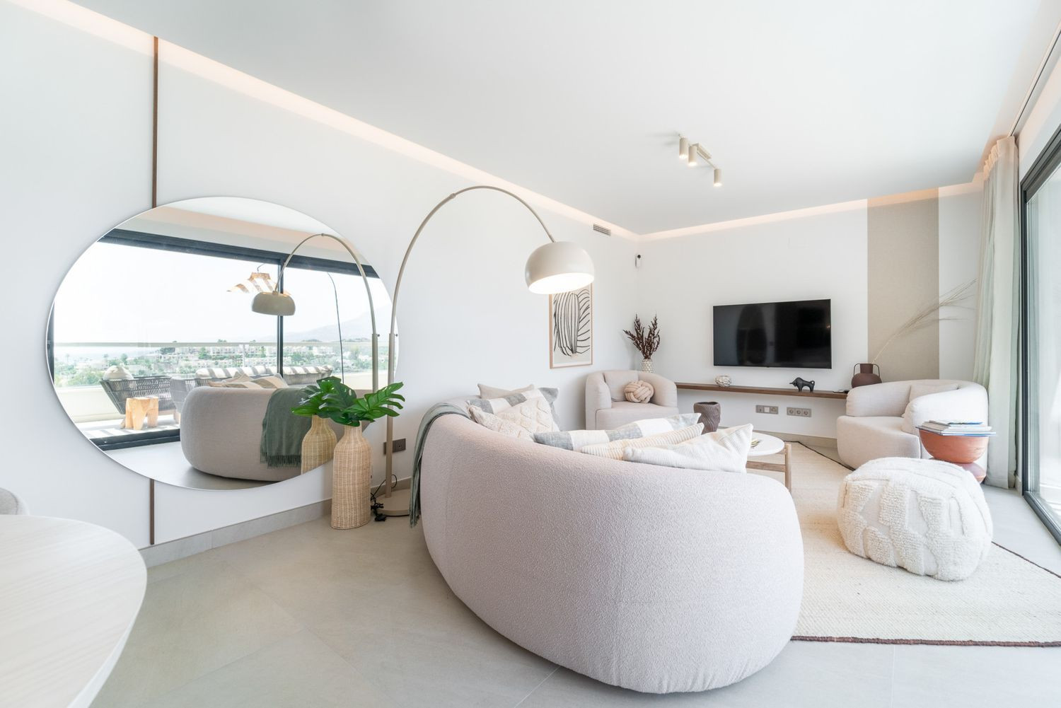 Duplex Penthouse with Sea and Mountain Views · Photo 9