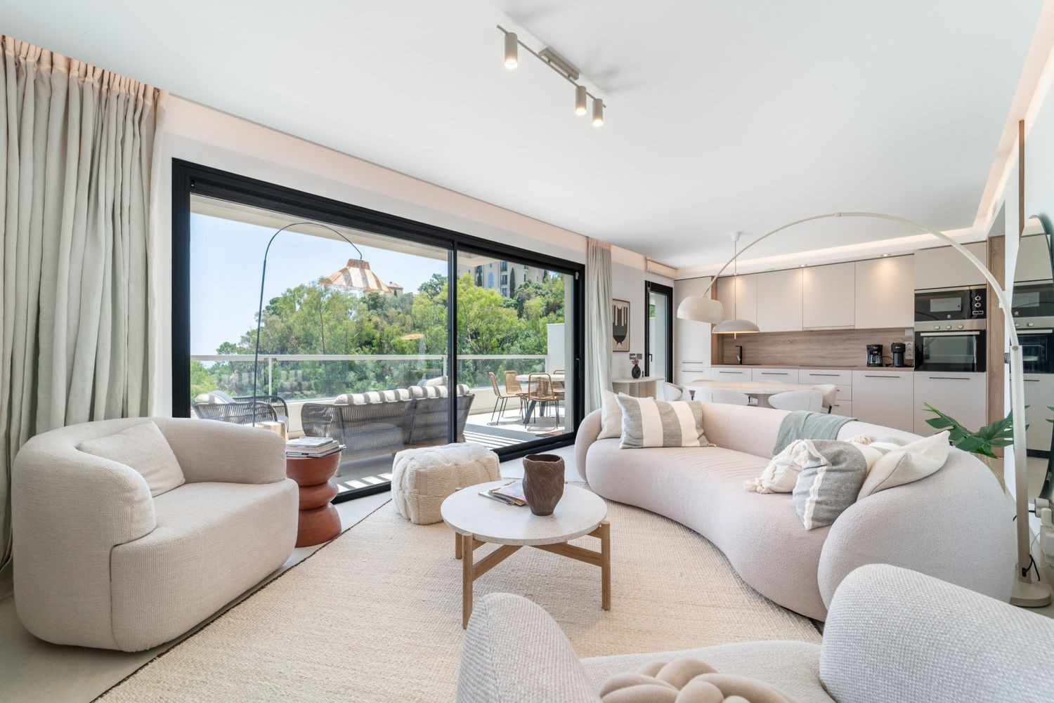 Duplex Penthouse with Sea and Mountain Views · Photo 11