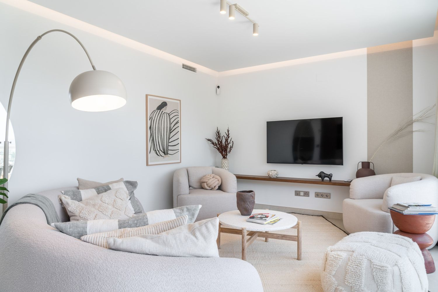 Duplex Penthouse with Sea and Mountain Views · Photo 10