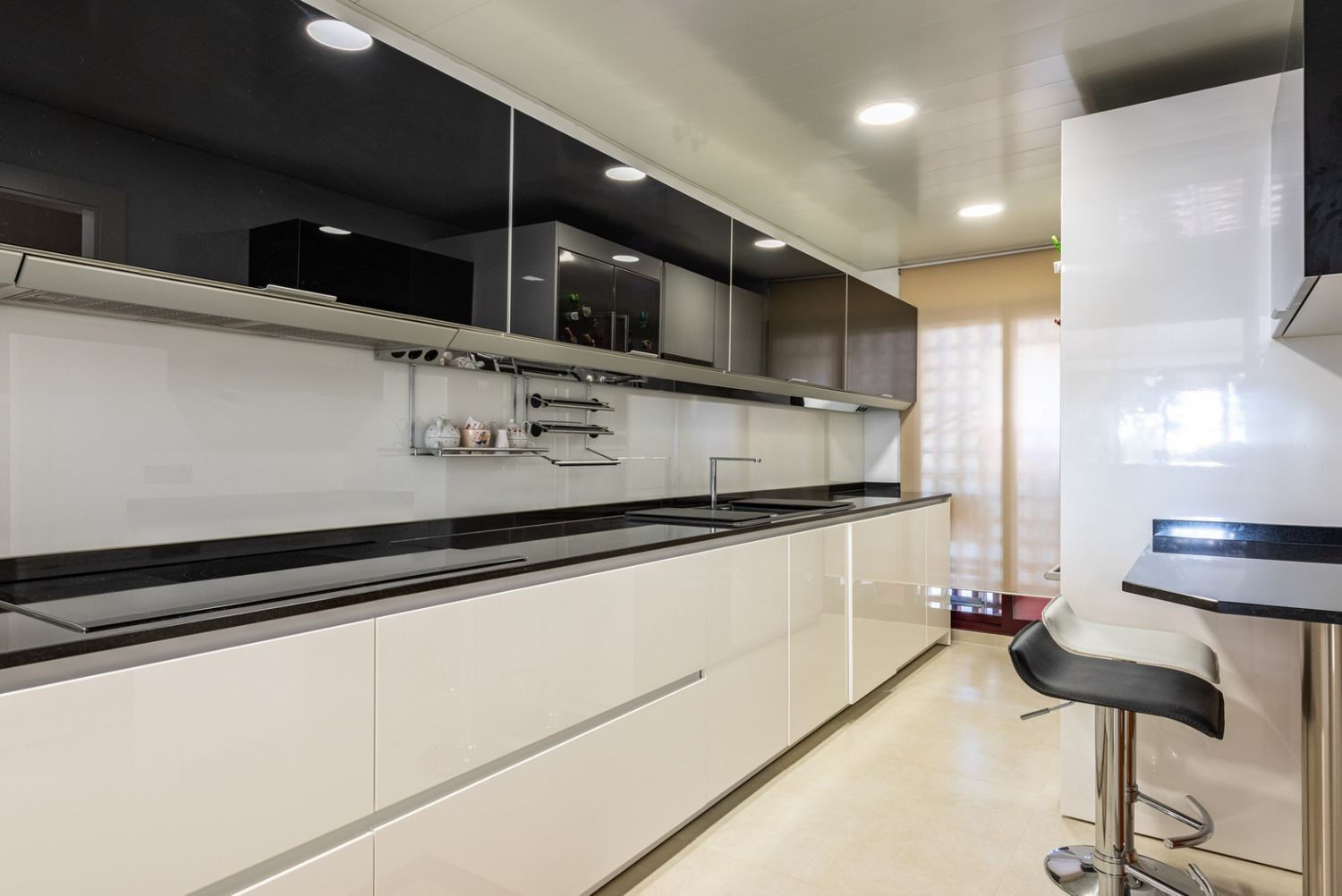 Beachside Duplex Penthouse · Photo 11