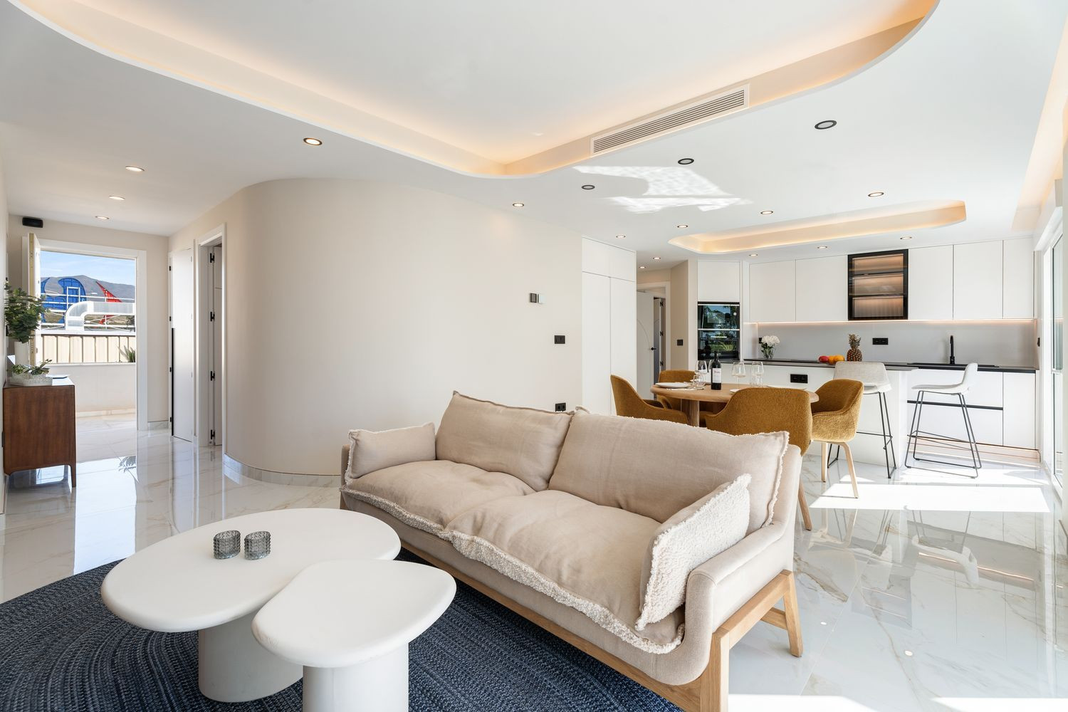 Beachfront Penthouse with Sea Views · Photo 12