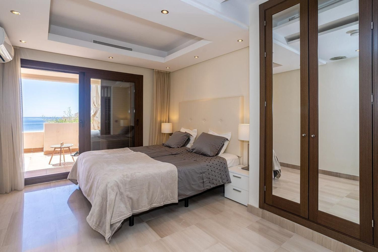 Beachfront Duplex Penthouse · Photo 12