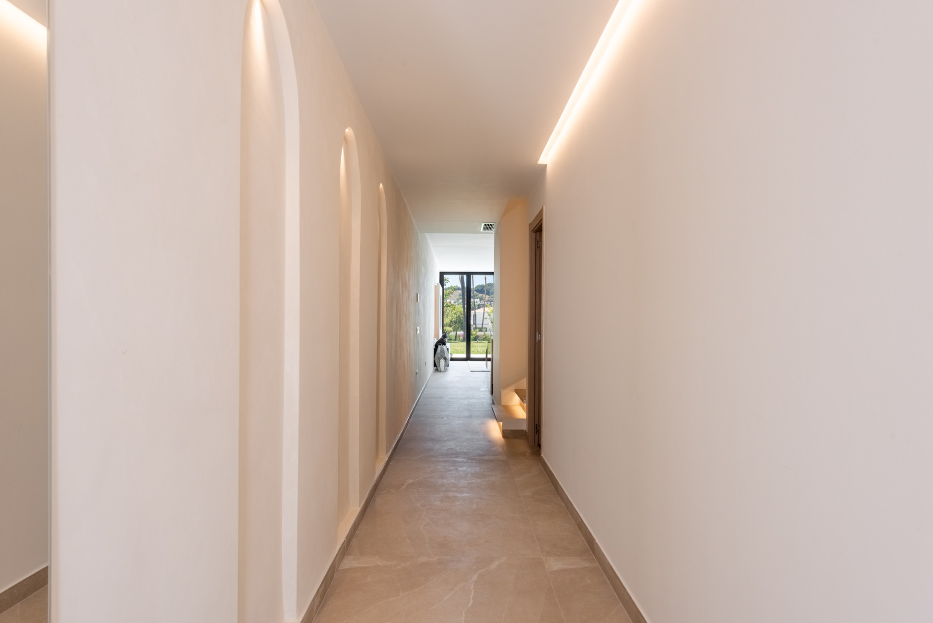 Refurbished 4-bedroom townhouse · Photo 16