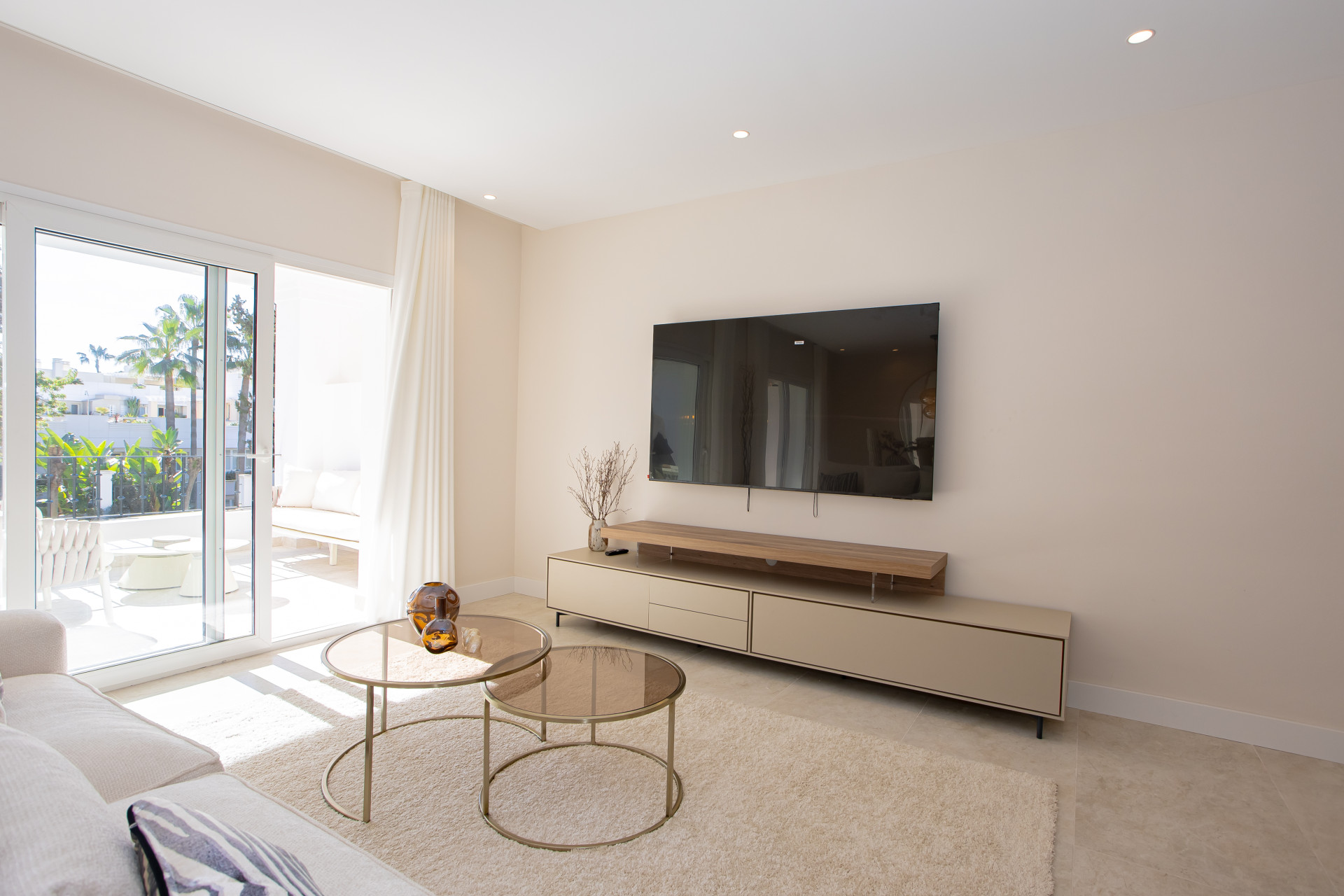 Aloha Garden — Fully Renovated 4-Bedroom Duplex Penthouse · Photo 11