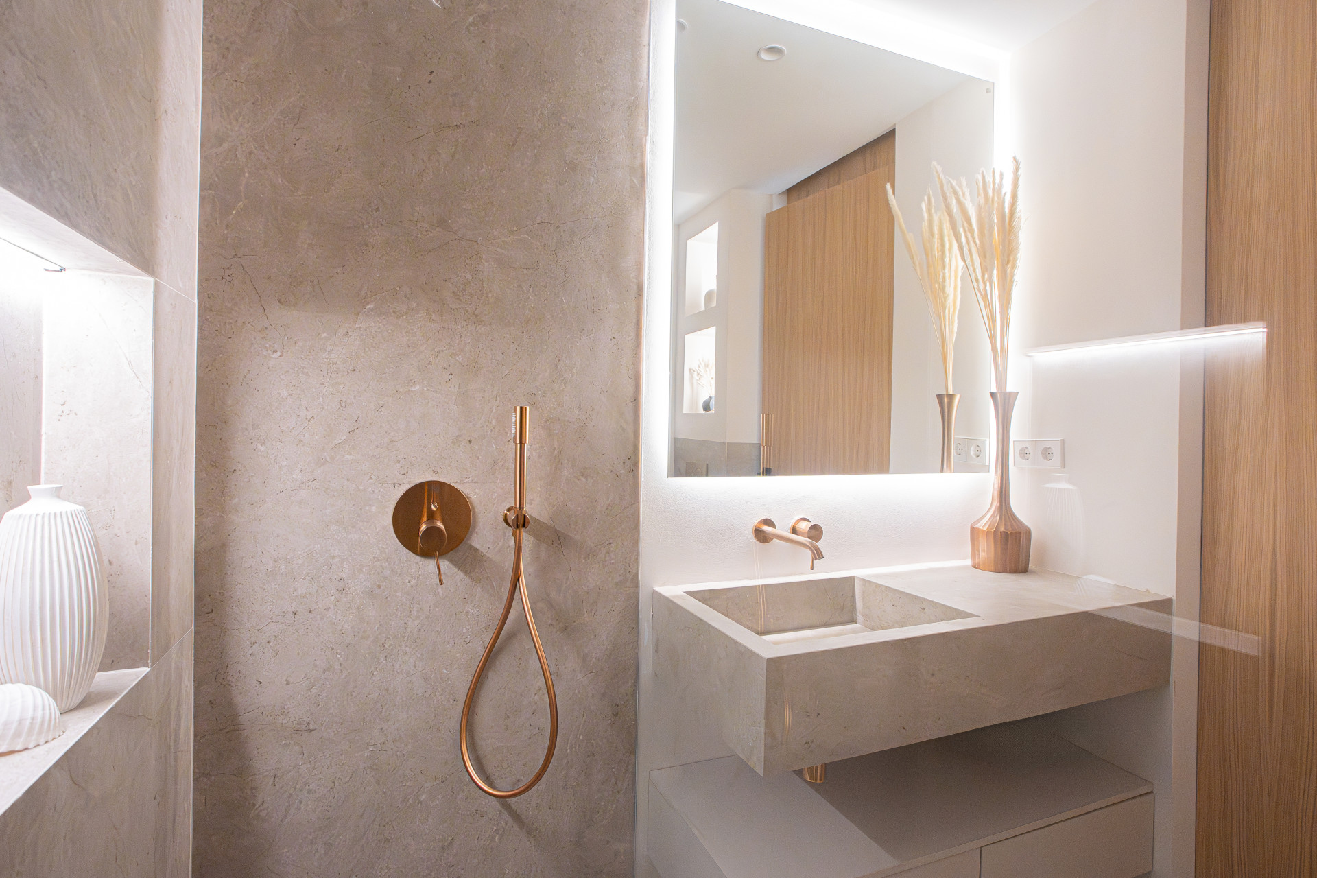 Aloha Garden — Fully Renovated 4-Bedroom Duplex Penthouse · Photo 20