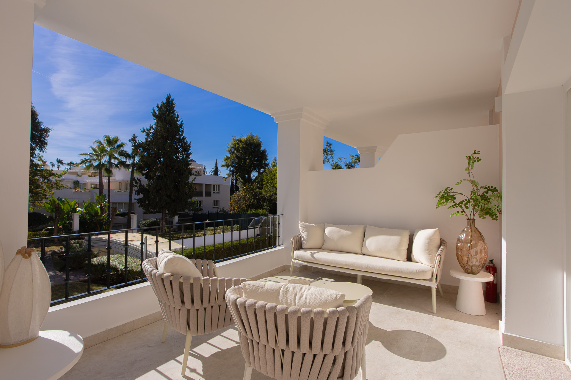 Aloha Garden — Fully Renovated 4-Bedroom Duplex Penthouse · Photo 12