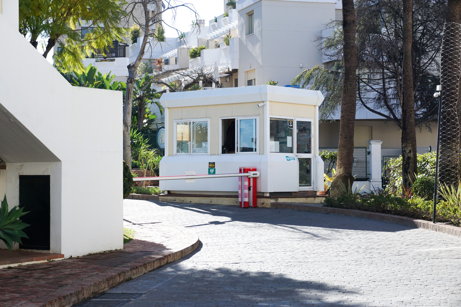 Aloha Garden — Fully Renovated 4-Bedroom Duplex Penthouse · Photo 41