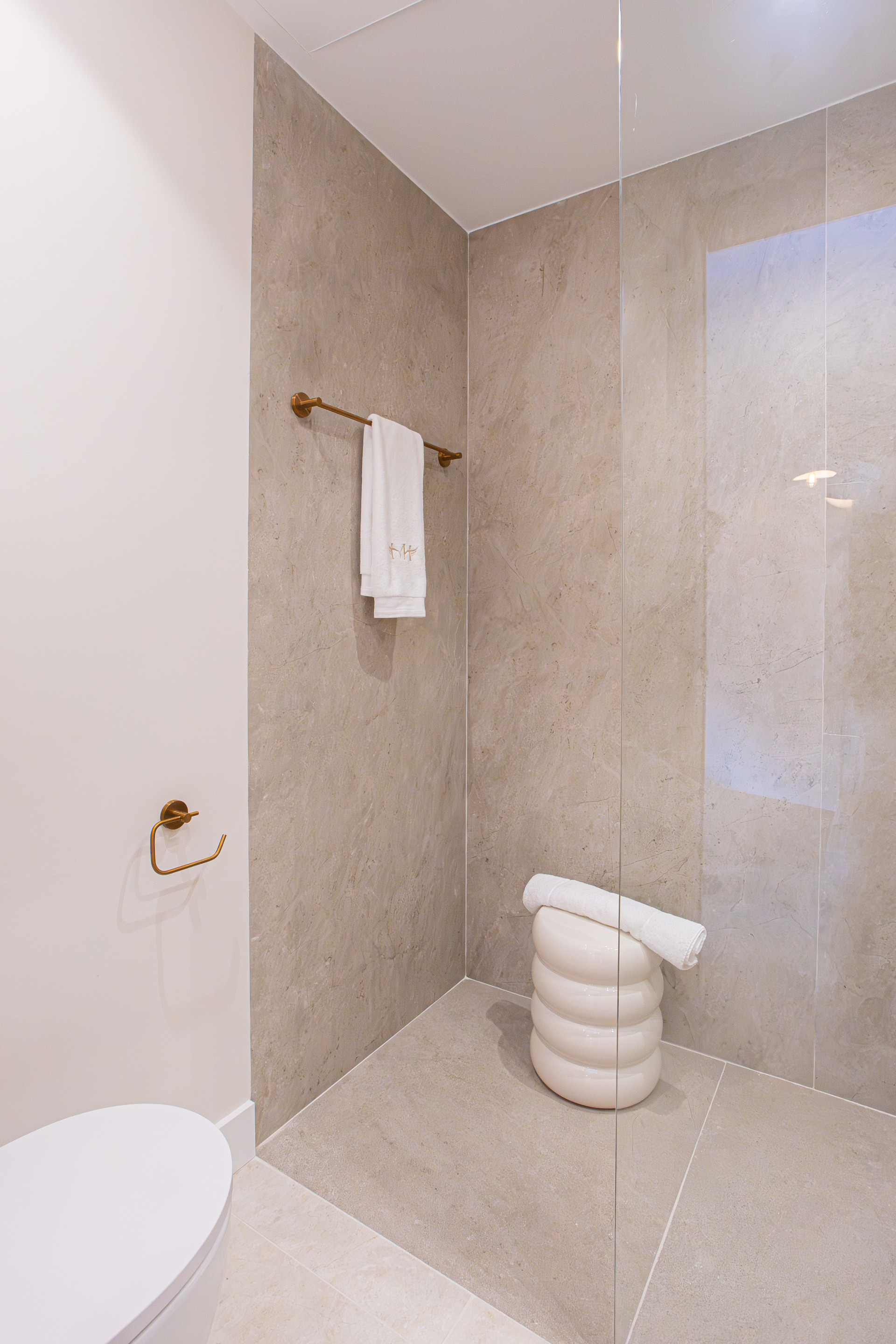 Aloha Garden — Fully Renovated 4-Bedroom Duplex Penthouse · Photo 33