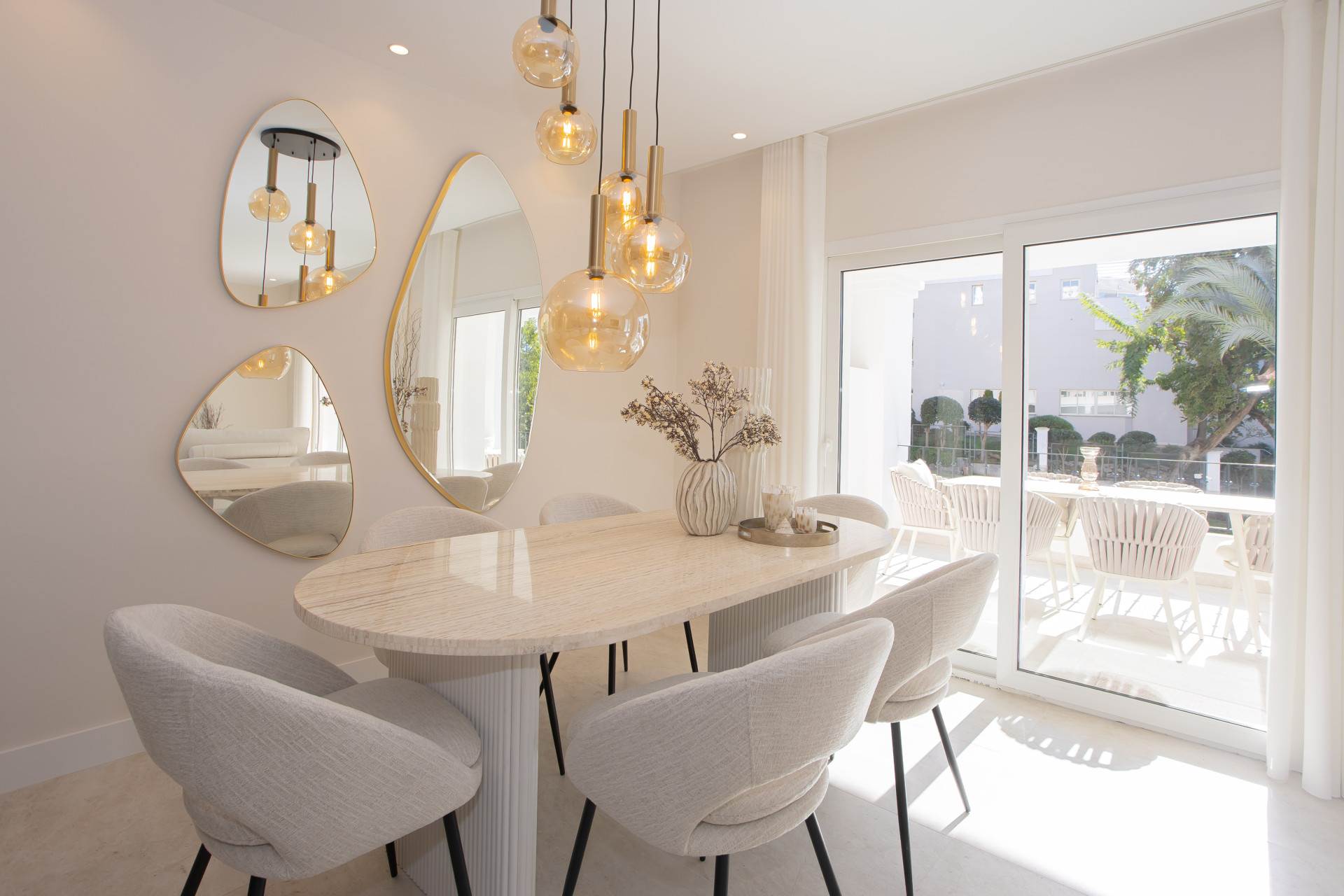 Aloha Garden — Fully Renovated 4-Bedroom Duplex Penthouse · Photo 8